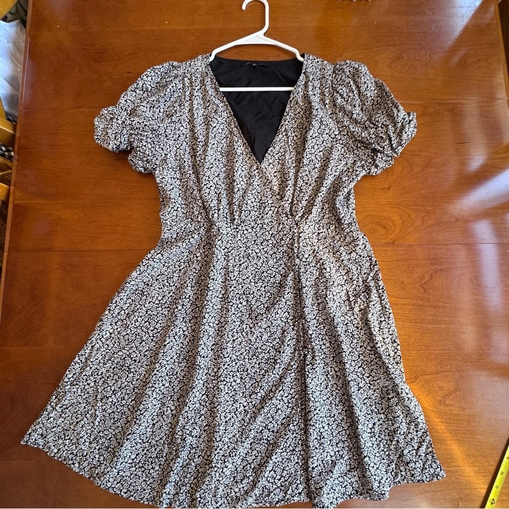 Madewell Challis Black White Floral Print Wrap Dress - Picture 3 of 14
